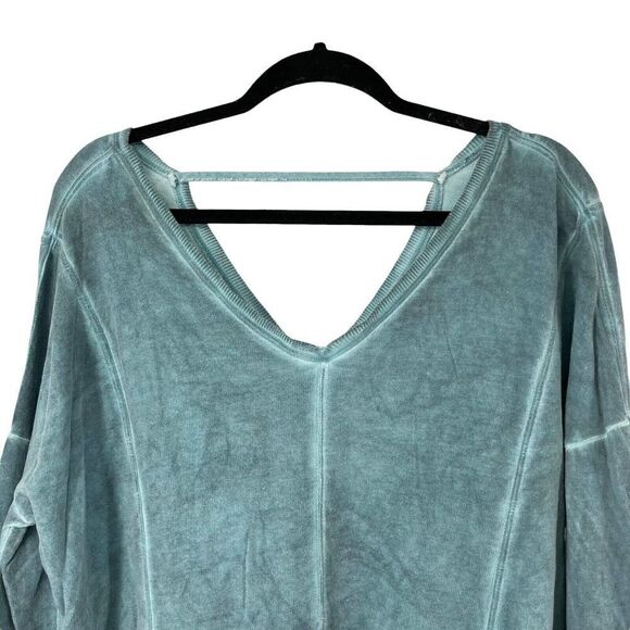 Maurices Green Casual Top Scooped V Neck Asymmetric Hem Long Sleeve Size Large - Picture 3 of 8